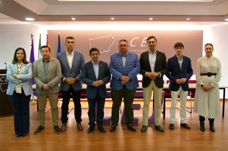 Reyes mantiene una reunión con la CEJ y reafirma que la provincia de Jaén será una prioridad para María Jesús Montero