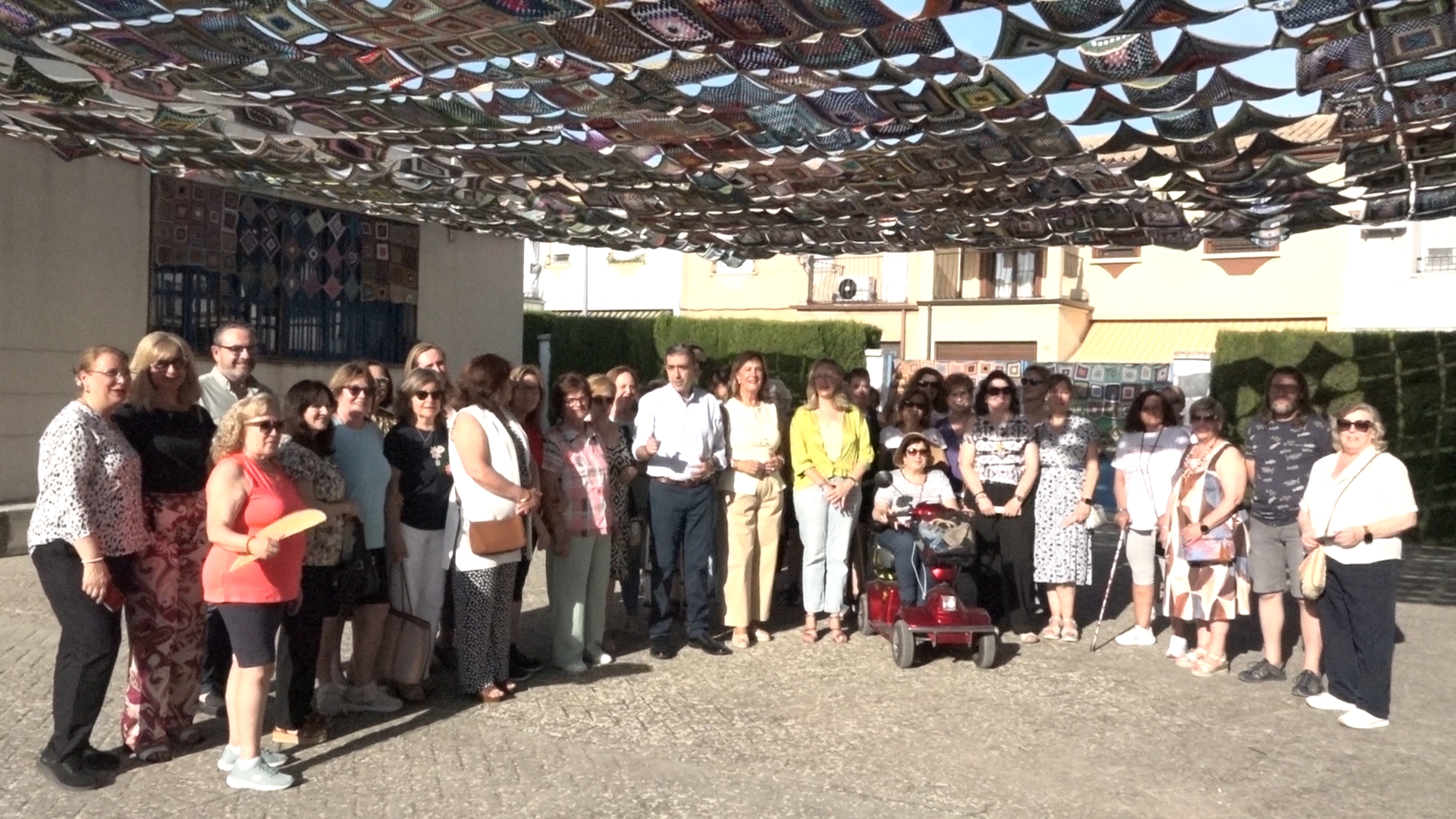 AFAB Baeza inaugura un toldo de ganchillo como homenaje a Laura Mel 1.58.1