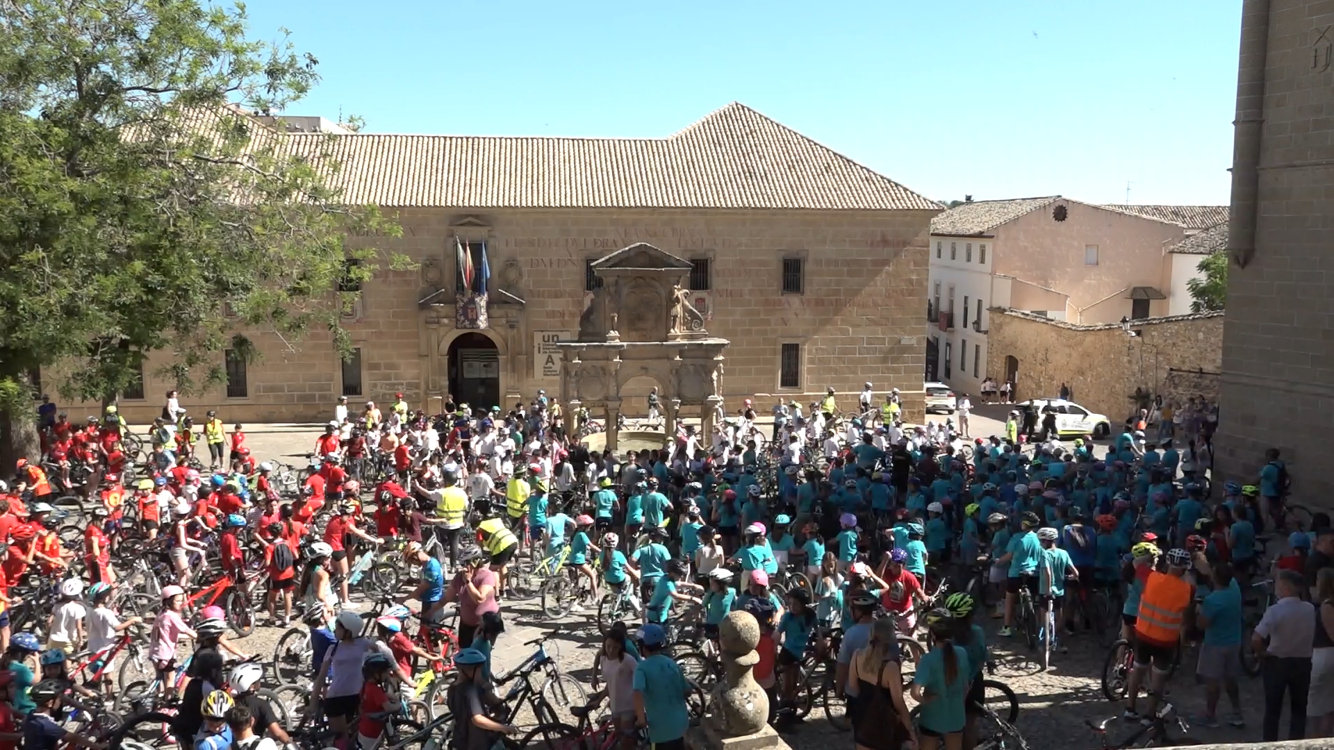 Baeza celebra el Día Internacional de la Bicicleta con más de 700 participantes