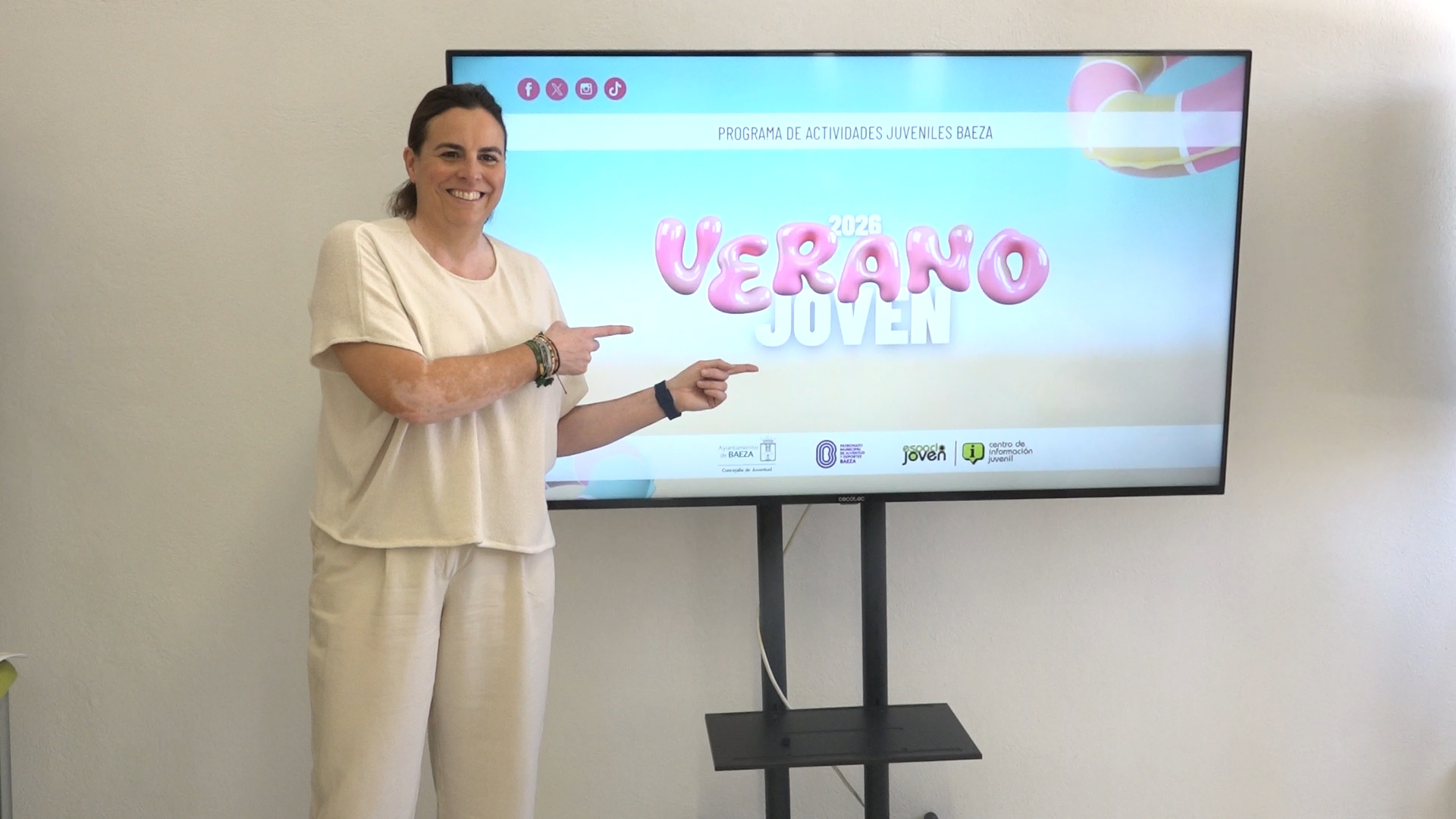 Baeza presenta el programa Verano Joven 2026 con actividades formativas el mundial de futbol y excavaciones arqueologicas en el cerro del Alcazar 1.40.1