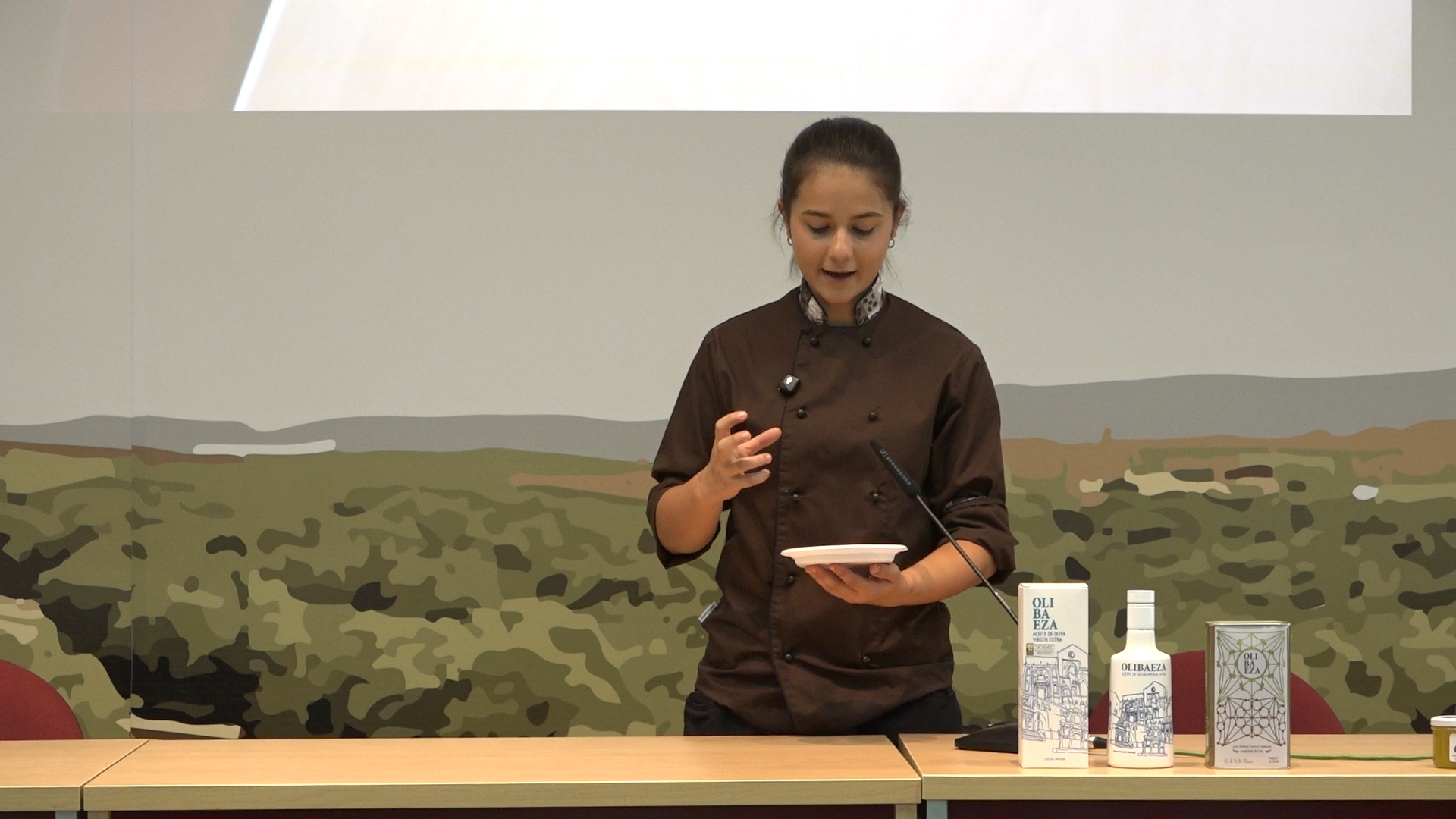 El AOVE Olibaeza protagoniza un showcooking de la chef Irene Jimenez en la Cooperativa El Alcazar