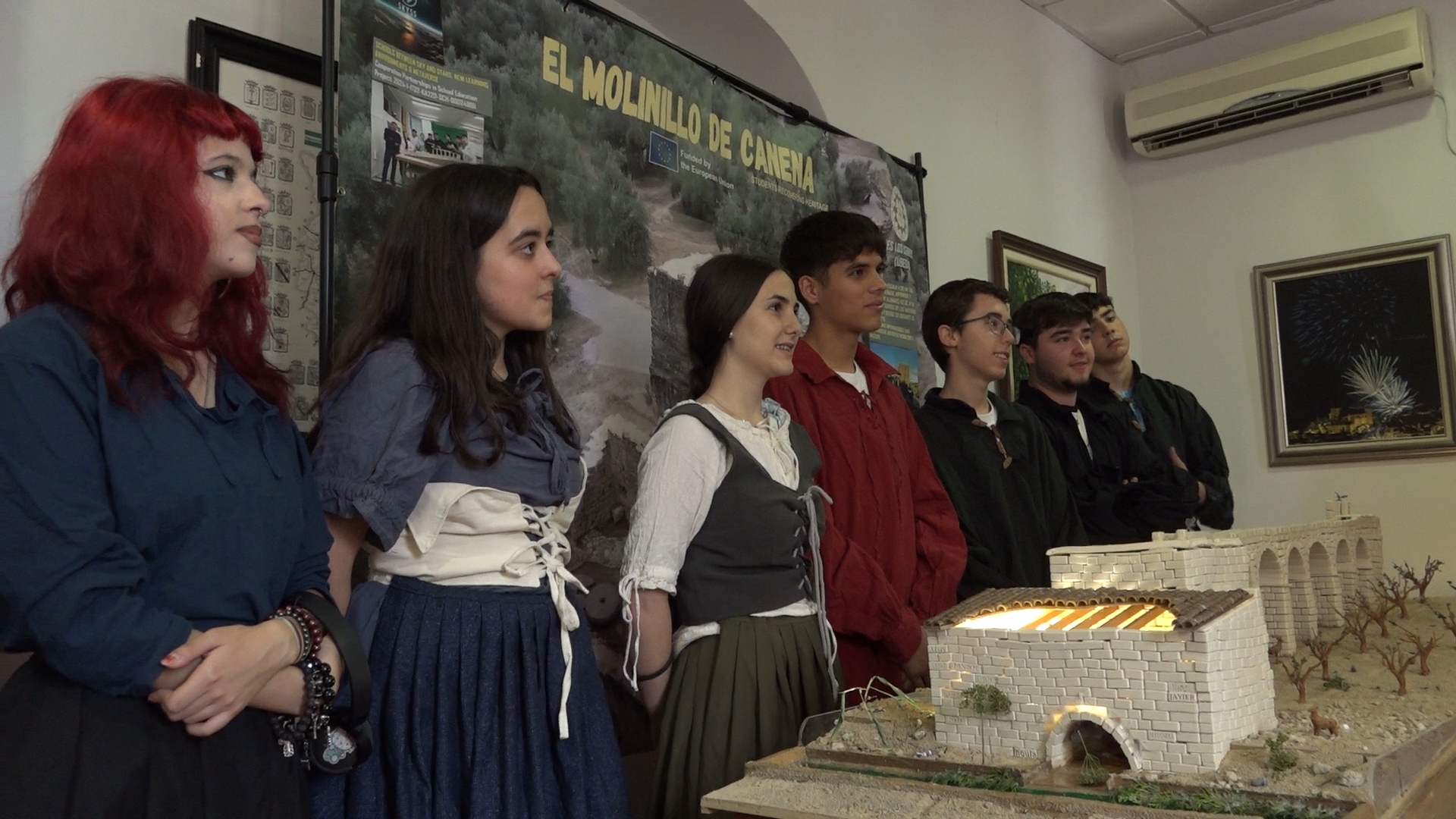 El alumnado del IES Los Cerros recrea el Molinillo de Canena en una maqueta ya expuesta en el Ayuntamiento 1.11.1