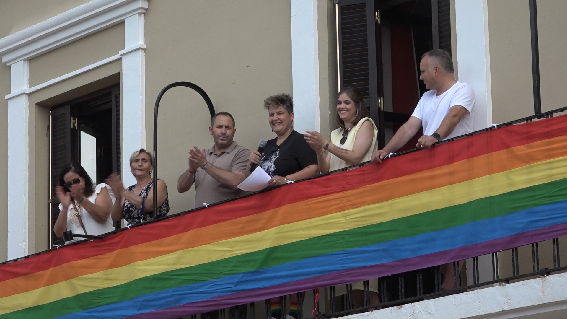 El municipio de Ibros reivindica la diversidad y la convivencia en la lectura de su manifiesto por el Orgullo LGTBIQ 1.4.2