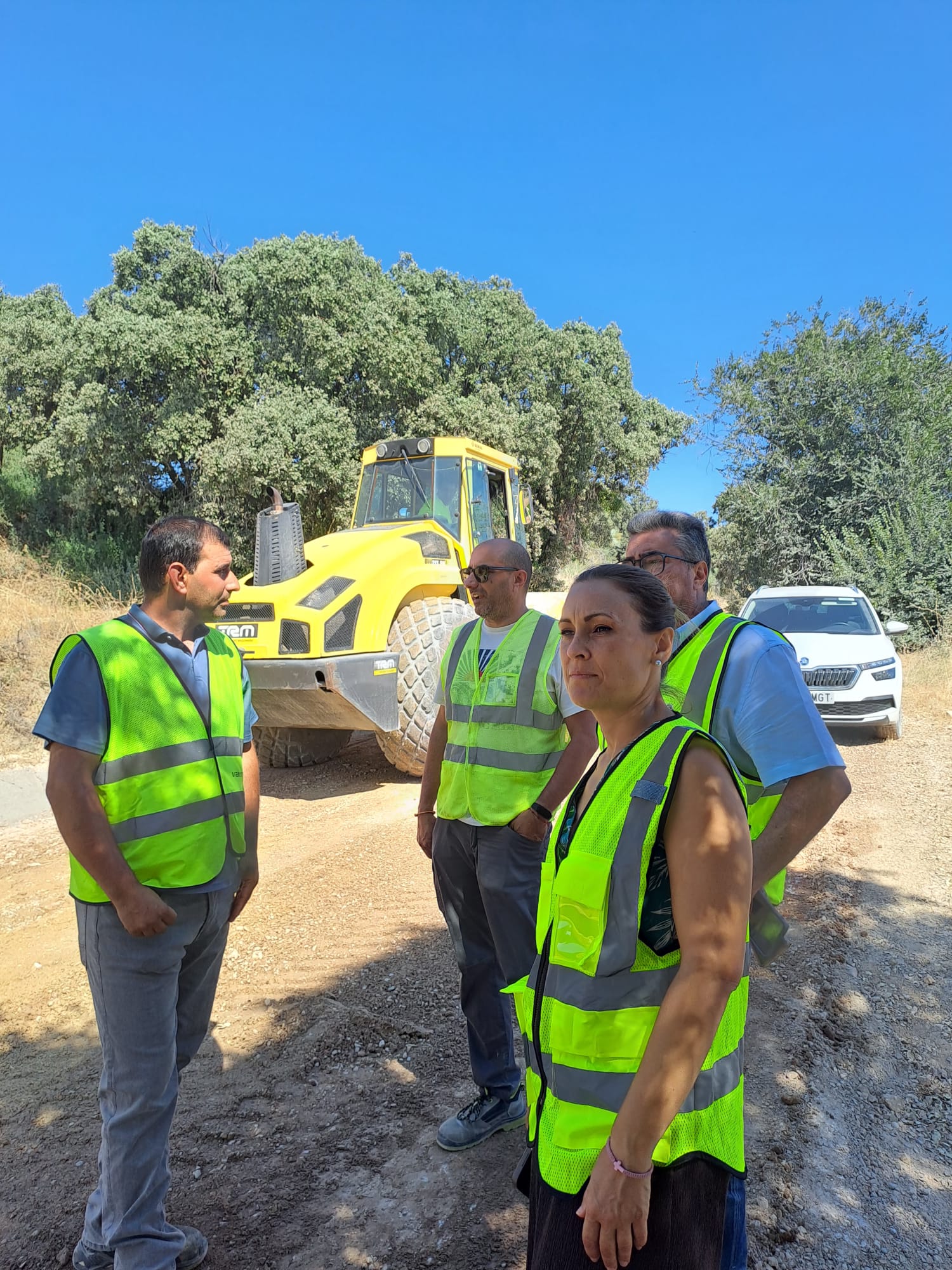Maria Jose Lara supervisa las obras de mejora de la Ruta Trashumante Sur