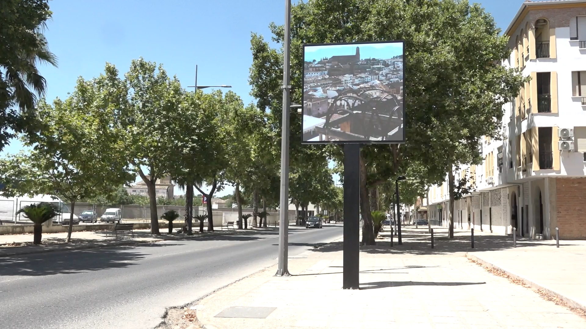 Baeza pone en marcha las nuevas pantallas informativas inteligentes en los accesos a la ciudad 1.179.1