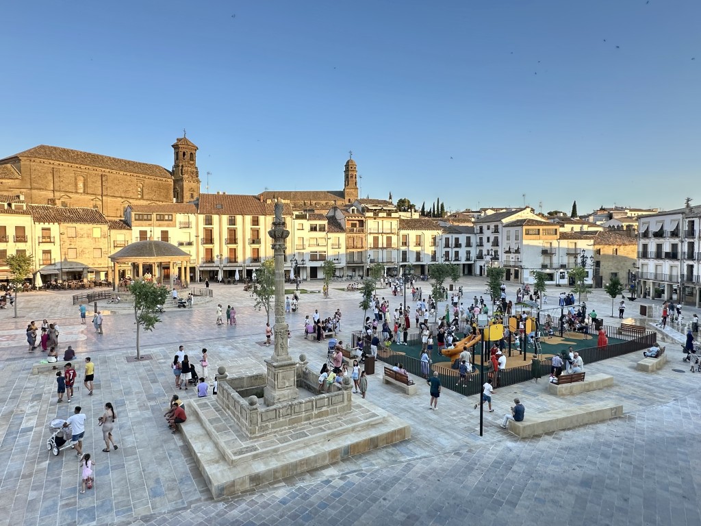 El Ayuntamiento de Baeza inaugura la remodelacion del Paseo de la Constitucion la mayor actuacion urbanistica municipal de las ultimas decadas 8 Medium
