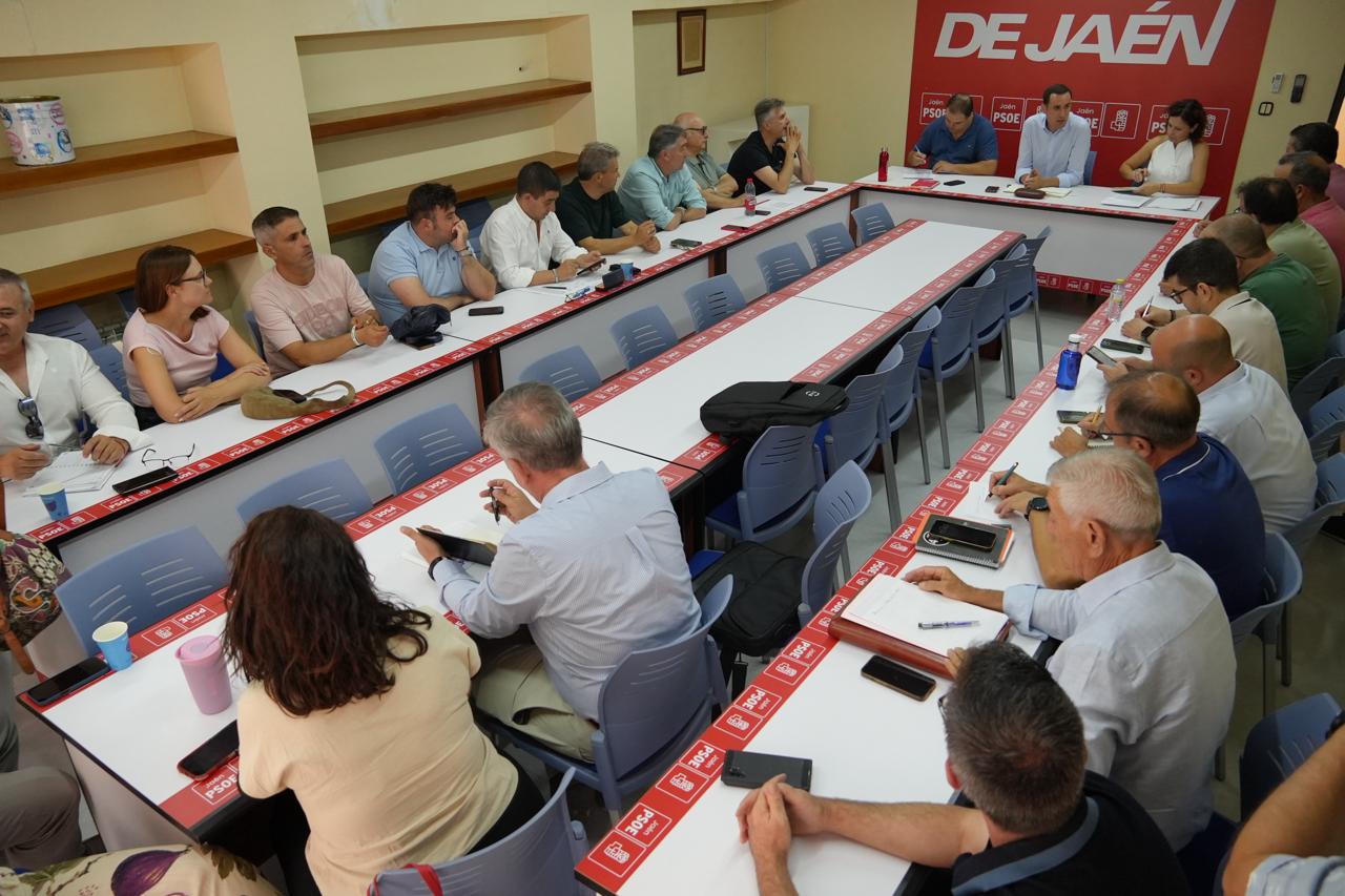 El PSOE de Jaén denuncia que la Junta está ejecutando “una auténtica chapuza” en los caminos rurales de la provincia 3 El PSOE de Jaen denuncia que la Junta esta ejecutando una autentica chapuza en los caminos rurales de la provincia