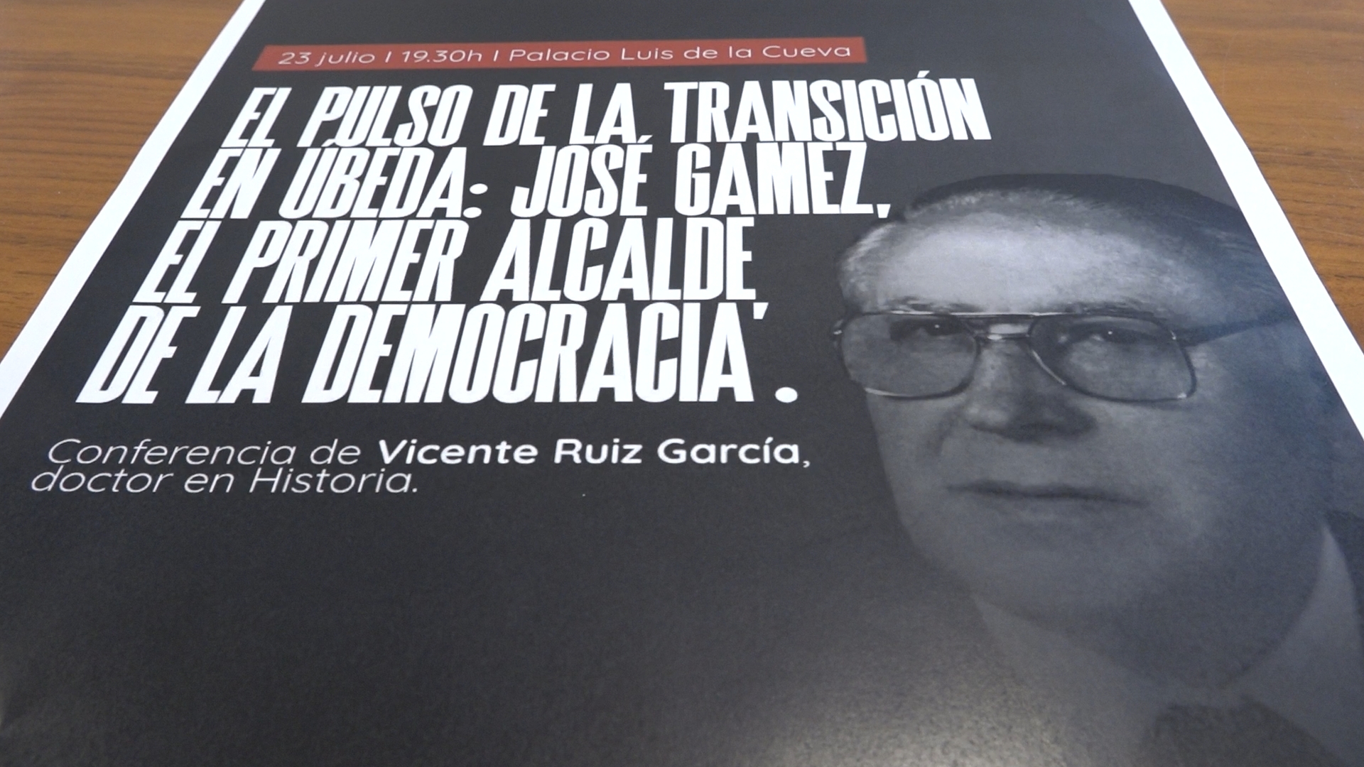 El Palacio Don Luis de la Cueva acoge una conferencia sobre el primer alcalde democratico de Ubeda 1.39.1