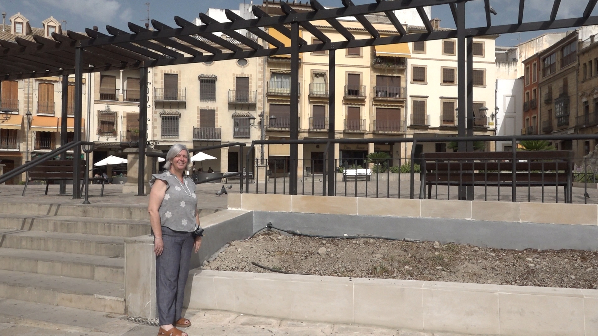 El equipo de gobierno de Ubeda amplia la pergola de la plaza de Andalucia para mitigar el calor y reestructura el ajardinado para evitar filtraciones en el aparcamiento 1.43.1