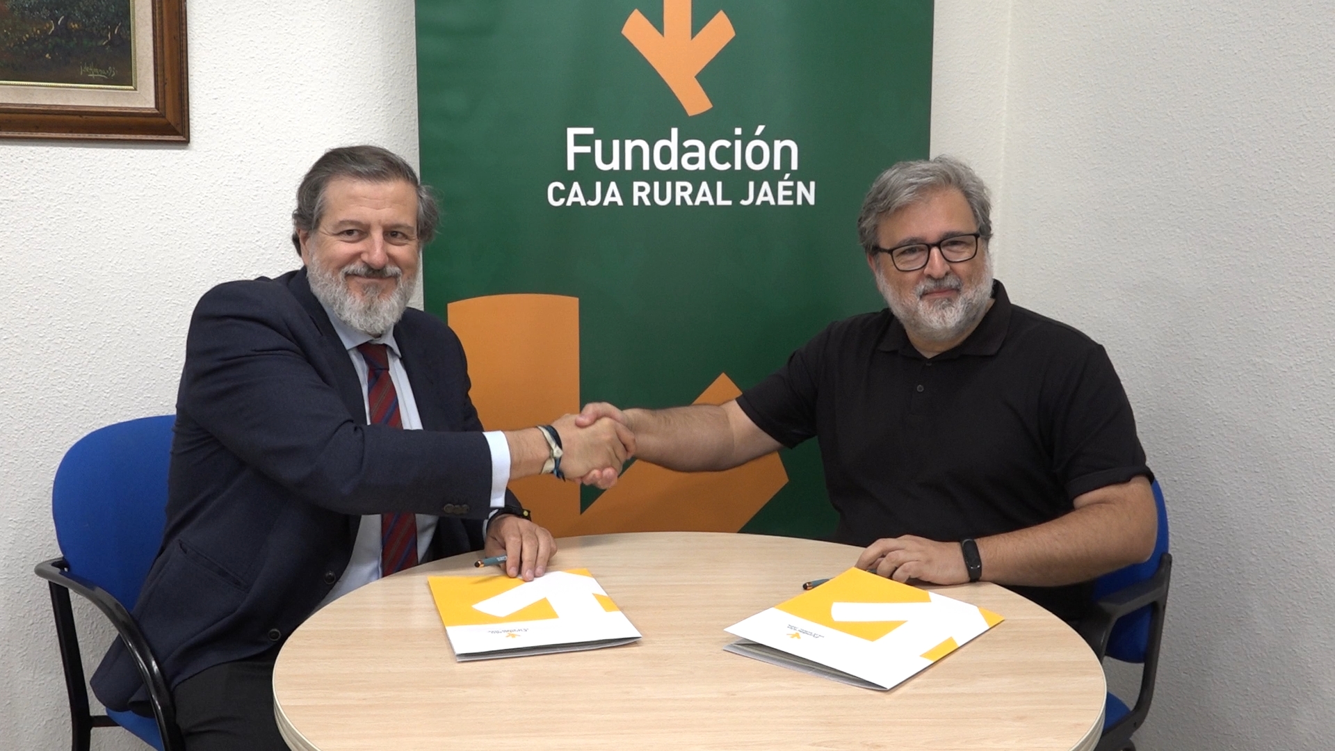 La Fundacion Caja Rural de Jaen y la Asociacion Fotografica Cristobal Cruz impulsan la exposicion La Gloria Coronada en Baeza 1.63.1