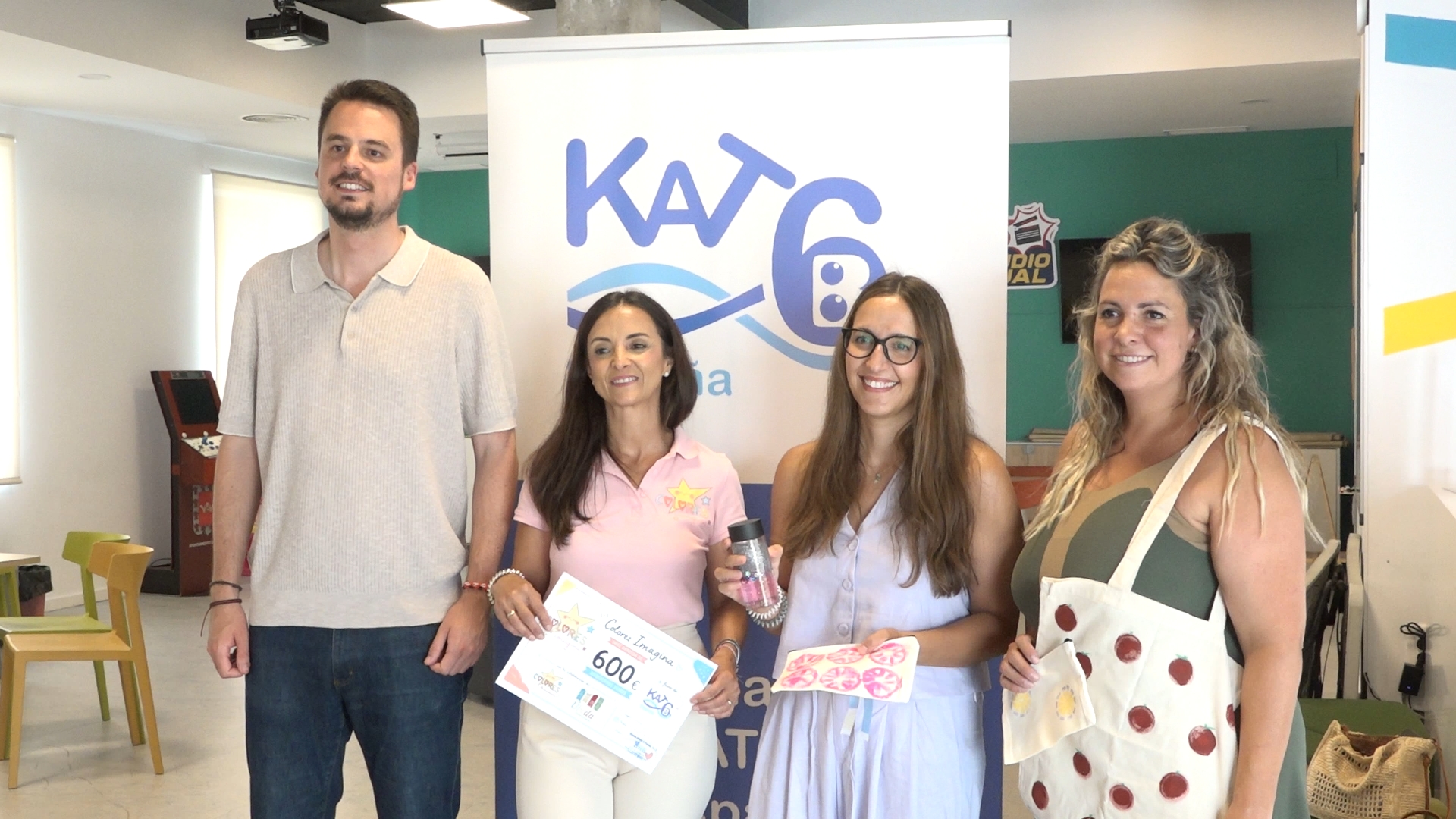 La ciudad de Ubeda entrega 600 euros a la Asociacion KAT6B recaudados en un mercadillo solidario 1.71.1