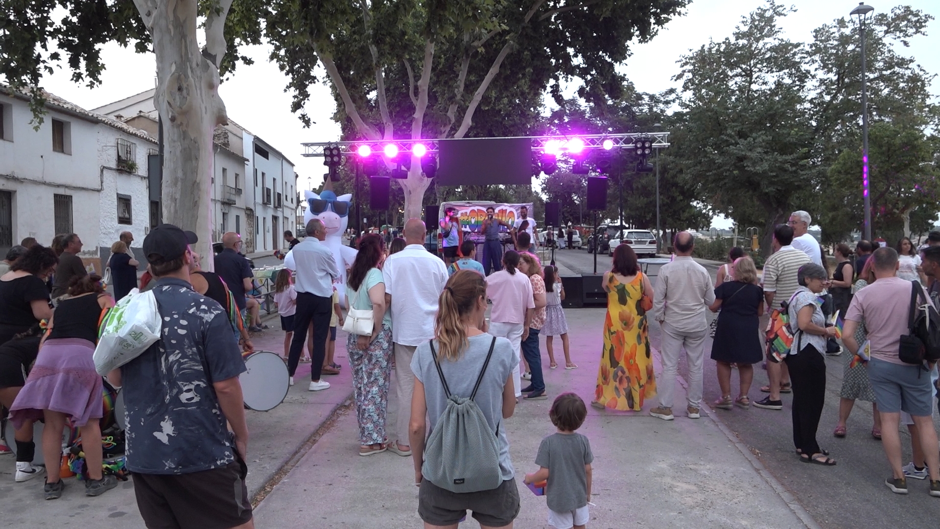 "Úbeda Orgullosa" llena de público y actividades el centro histórico en defensa de los derechos del colectivo LGTBIQ+ 3 Ubeda Orgullosa llena de publico y actividades el centro historico en defensa de los derechos del colectivo LGTBIQ 1.40.1
