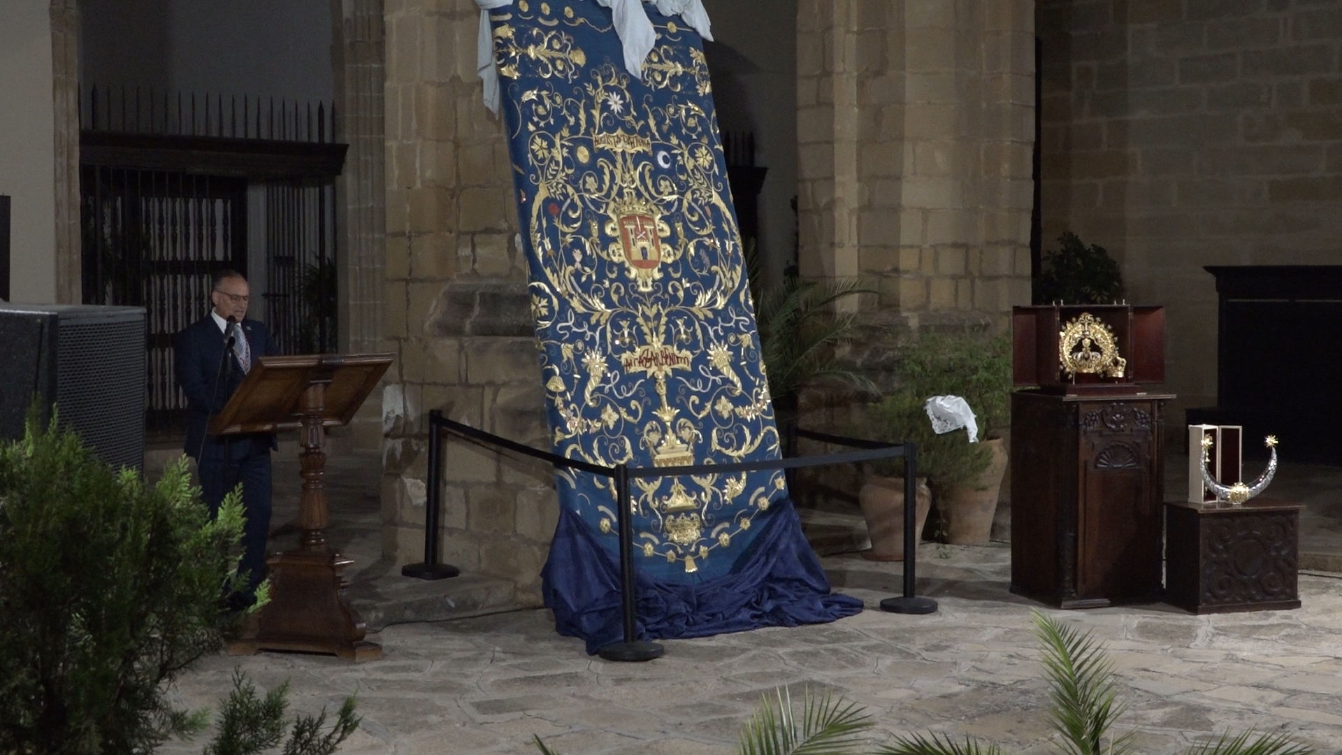 Baeza presenta el ajuar extraordinario para la Coronación de Santa María del Alcázar 3 Baeza presenta el ajuar extraordinario para la Coronacion de Santa Maria del Alcazar