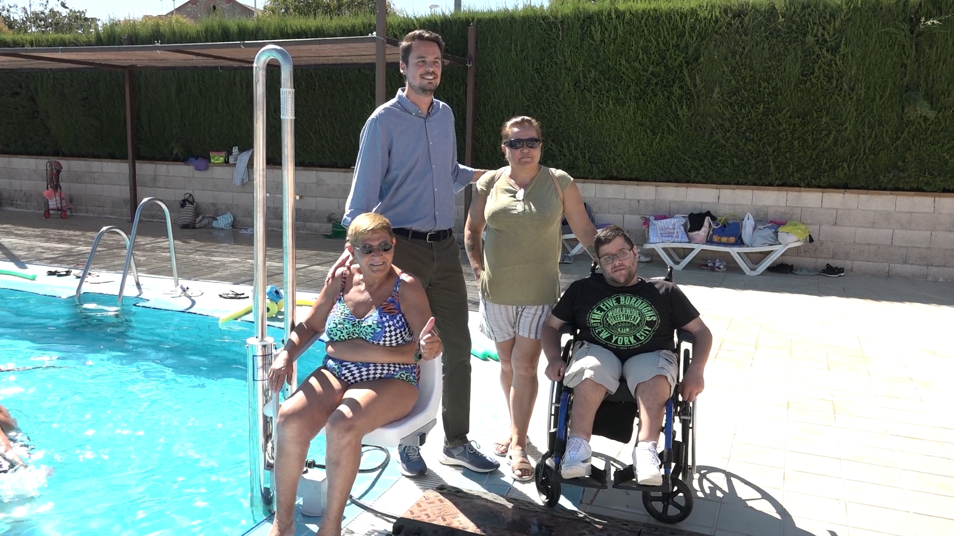 El Ayuntamiento de Ubeda instala una nueva silla hidraulica portatil para mejorar la accesibilidad en las piscinas municipales 1.10.1