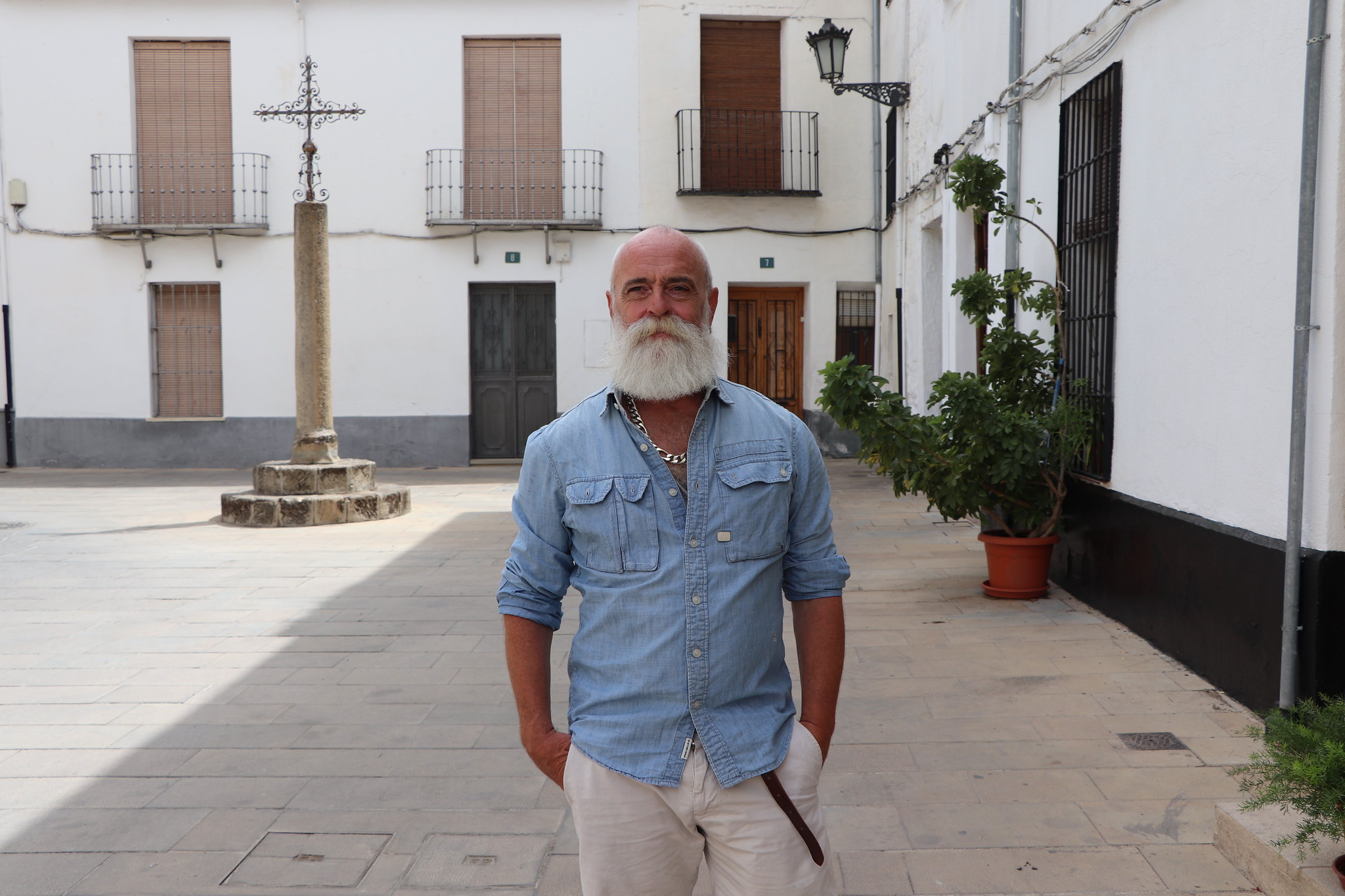 Guillermo Weicker Todo lo que es danza y expresion es una necesidad humana que nos acompana desde que el hombre camina sobre la Tierra