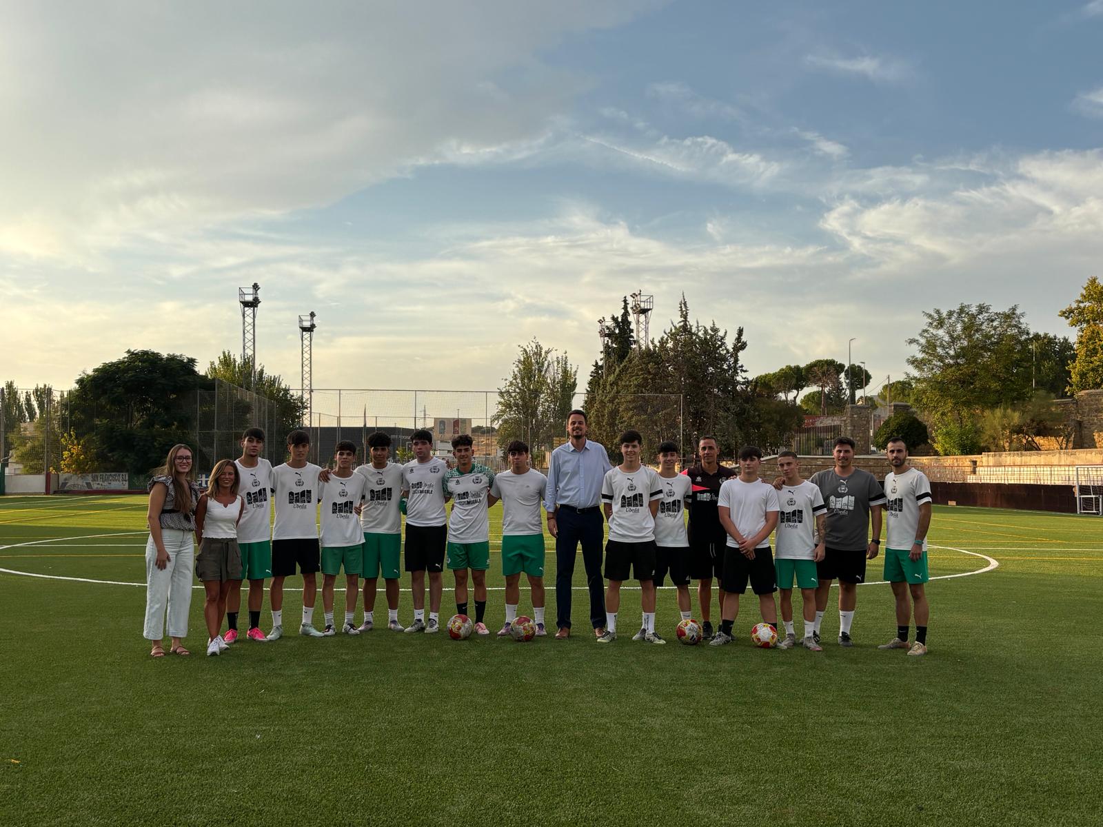 El Ayuntamiento de Ubeda inaugura el nuevo campo de cesped artificial del complejo municipal Antonio Cruz